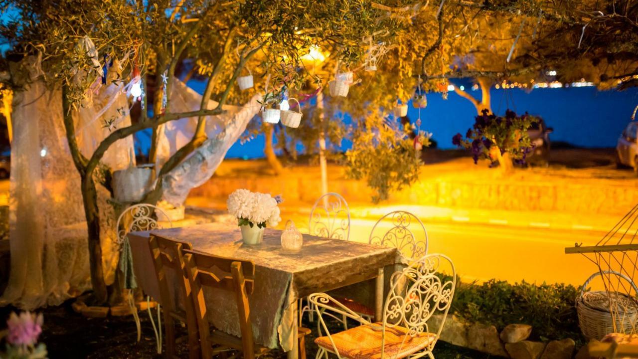 Lacivert Hotel Ayvalik Exterior photo